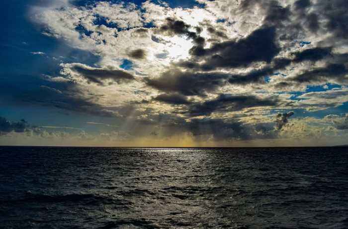 Στο πέλαγο - ΠΙΕΡ ΡΕΒΕΝΤΡΙ