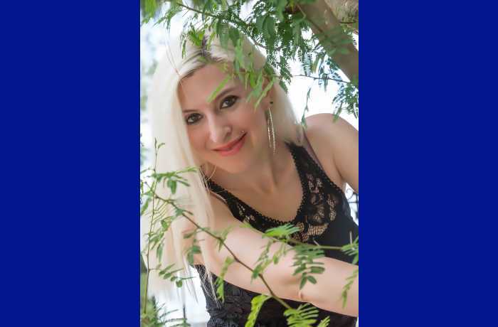 Η χαραμάδα της πόρτας- ΒΙΡΓΙΝΙΑ ΜΑΡΟΥΛΑ ( Η ιστορία ενός ποιήματος)