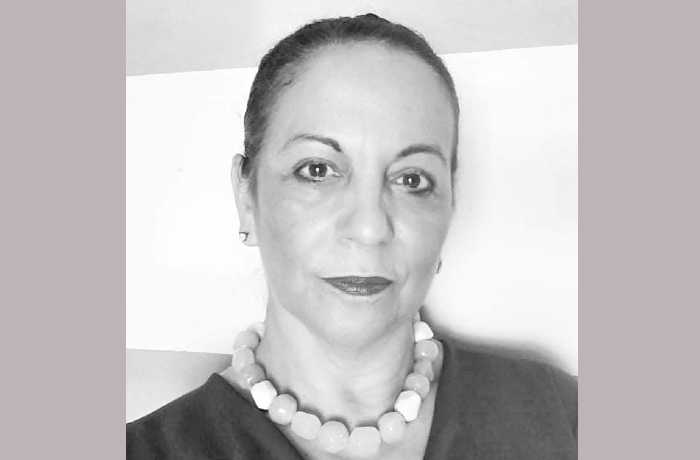 Δέκα ποιήματα της Φωτεινής Ψιρολιόλιου