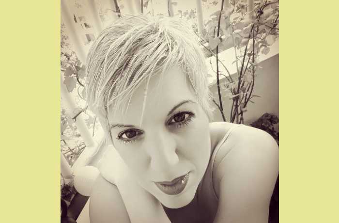 Δέκα ποιήματα + ένα τραγούδι της Σταυρούλας Δεκούλου