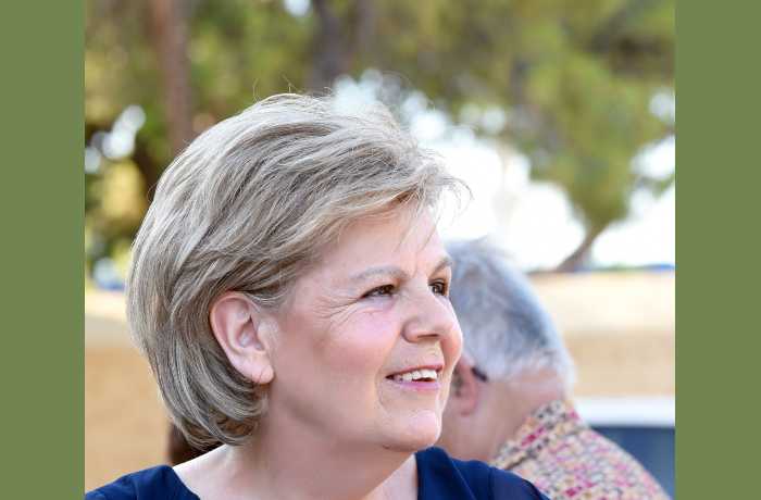 Δέκα ποιήματα της Φροσούλας Κολοσιάτου