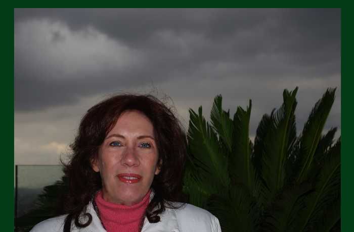 Δέκα ποιήματα από τη Νάνσυ Δανέλη