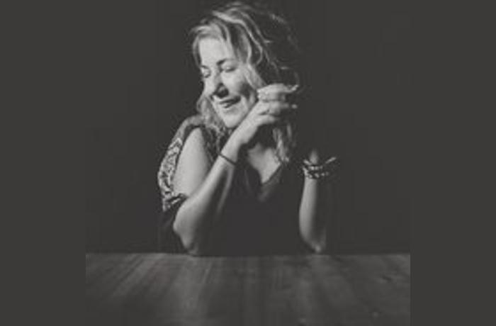 Δέσποινα Σιμάκη: "Η γραφή ήταν ο γοητευτικότερος δρόμος που μου ανοίχτηκε ποτέ!"