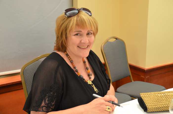 Δέκα ποιήματα της Εύας Σταματοπούλου