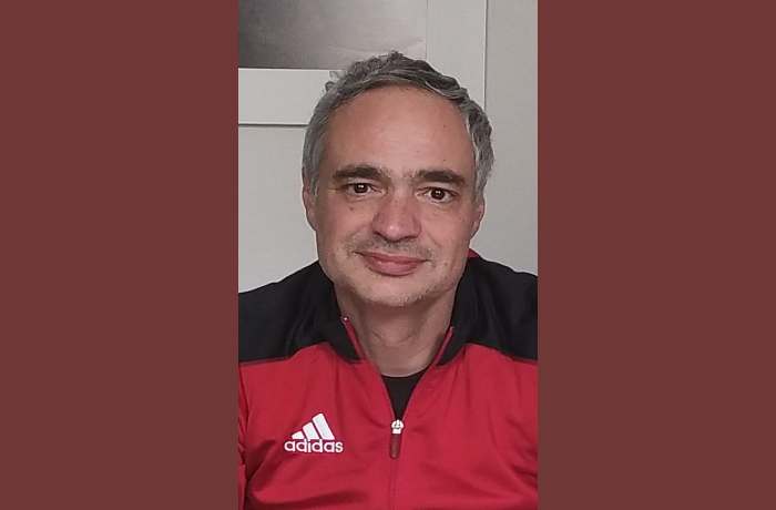 Έντεκα ποιήματα του Μιχάλη Ανεζίρη