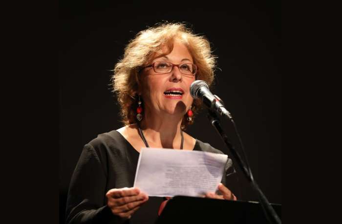 Δέκα ποιήματα της Χλόης Κουτσουμπέλη