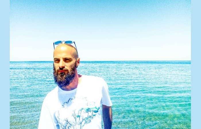 Δέκα ποιήματα του Γιώργου Σαράτση