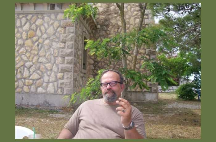 "Οφείλεις να είσαι ερωτευμένος με το αντικείμενο που σε απασχολεί!"-Συνέντευξη με τον λογοτέχνη Χρήστο Ντικμπασάνη 