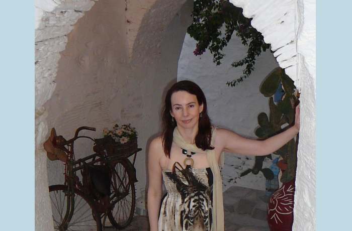 Δέκα ποιήματα από τη Χαρίτα Μήνη