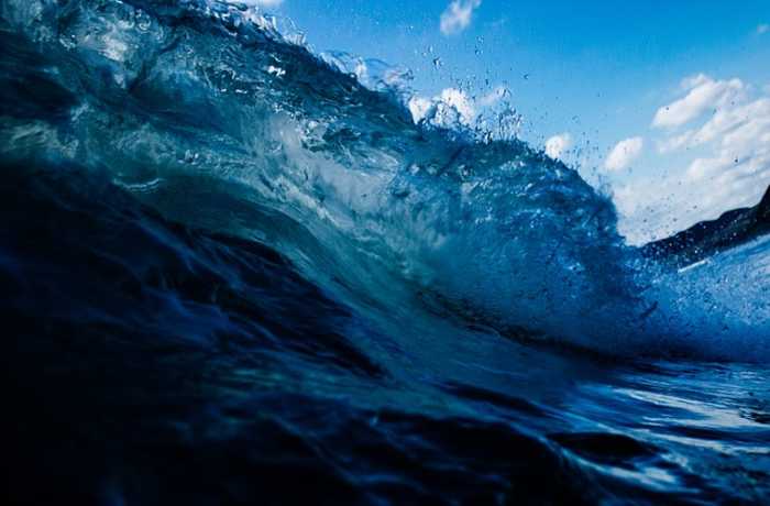 Το κύμα στην ποίηση (Ποιήματα)