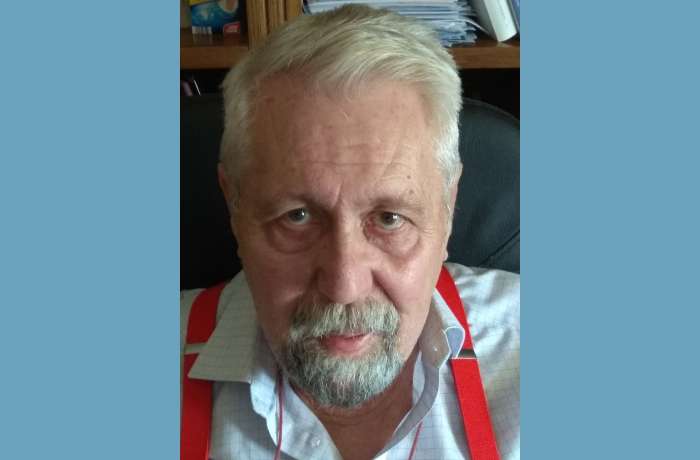 Δέκα ποιήματα του Γιάννη Καρατζόγλου