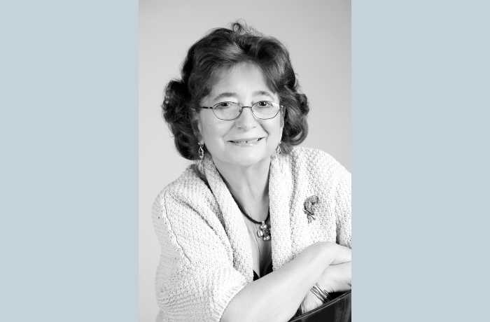 Δέκα ποιήματα της Λίας Σιώμου