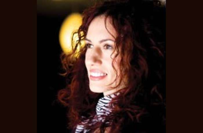 Δέκα ποιήματα της Τίνας Κάνδυλα