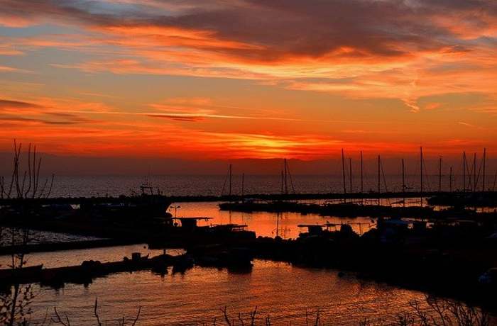 Απάνεμο λιμάνι-ΠΕΤΡΟΣ ΤΣΑΛΙΚΗΣ