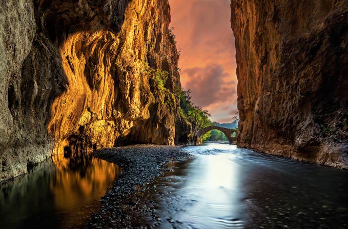 Οι Συμπληγάδες στην ποίηση (Ποιήματα)