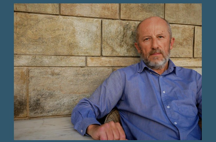 «Το γράψιμο μoυ δίνει ένα παράξενο είδος ευτυχίας!»- Συνέντευξη με τον συγγραφέα Ντίνο Γιώτη