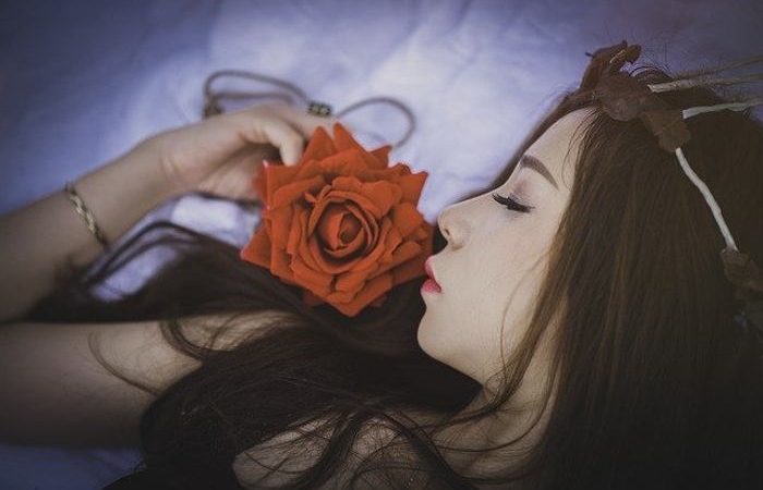 Ο ύπνος της μικρής εταίρας - ΠΑΥΛΟΣ ΚΡΙΝΑΙΟΣ