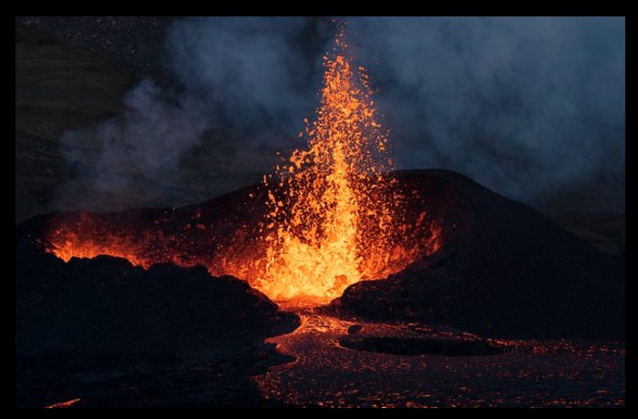 Η λάβα- ΙΟΝ ΜΠΑΡΜΠΟΥ