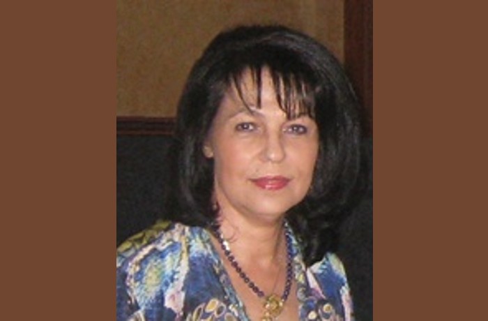 "Το γράψιμο γεμίζει τα κενά,απαλύνει τους πόνους..."-Συνέντευξη με τη συγγραφέα Δήμητρα Παπαναστασοπούλου