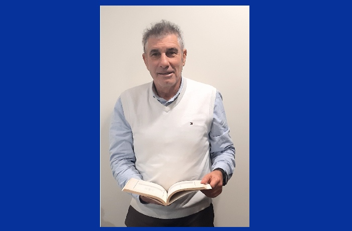 Δέκα ποιήματα του Δημήτρη Τσικριτέα