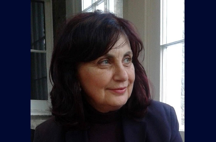 "Το γράψιμο...με βοηθάει να γνωρίσω, και ίσως να καταλάβω, καλύτερα τον εαυτό μου και τον κόσμο!" - Συνέντευξη με τη λογοτέχνιδα Κούλα Αδαλόγλου