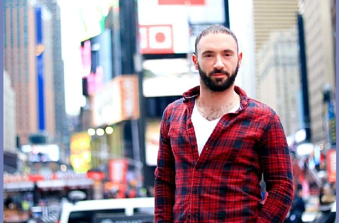 "Η ποίηση είναι ένας τρόπος για να εκφραστώ, κάτι επιπλέον που έχω εκτός από την ηθοποιία!"-Συνέντευξη με τον ποιητή Ονούφριο Ντοβλέτη