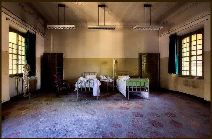 Ανάμεσα σε τοίχους-ΟΥΙΛΙΑΜ ΚΑΡΛΟΣ ΟΥΙΛΙΑΜΣ