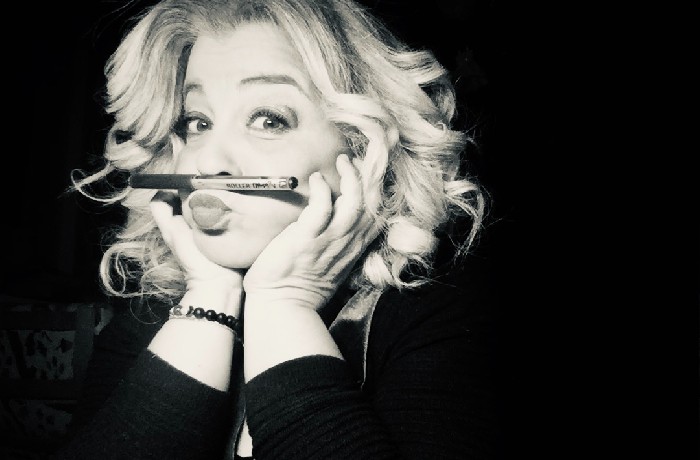 "Γράφω όσο θυμάμαι τον εαυτό μου!"- Συνέντευξη με τη συγγραφέα Λέττα Βασιλείου