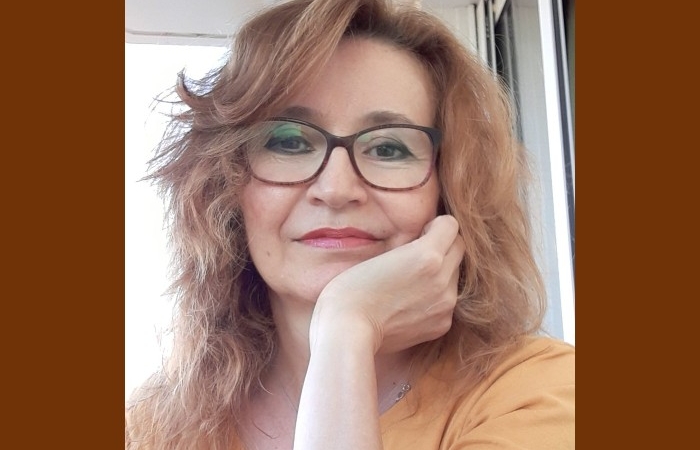 " Ένα ελάχιστο φως ... μακάρι να επαγρυπνεί πάντα μέσα μας!"-Συνέντευξη με  τη λογοτέχνιδα Φωτεινή Αζαμοπούλου