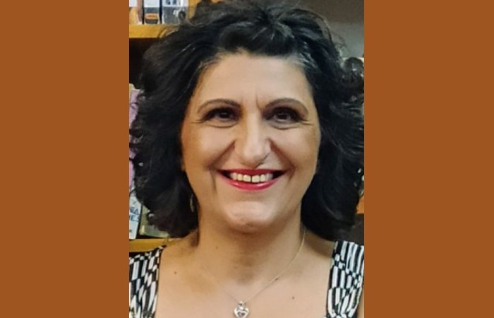 "Γράφεις και τα συναισθήματα που κατακλύζουν την ψυχή σου ανθίζουν στο χαρτί!- Συνέντευξη με τη λογοτέχνιδα Όλγα Δημοσθένους-Καλύβα