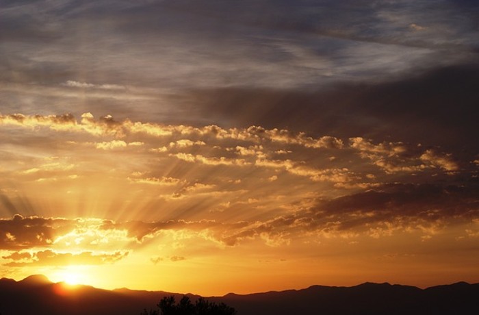 Ξημέρωμα-ΕΝΤΟΥΑΡΝΤ ΜΕΡΙΚΕ