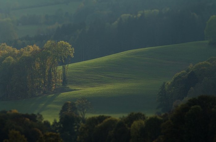 Βράδυ στο λόφο-ΜΙΧΑΪ ΕΜΙΝΕΣΚΟΥ