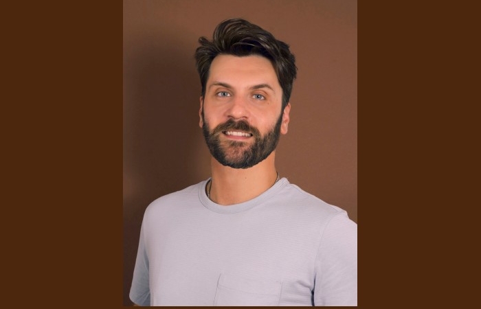 Δέκα ποιήματα του Σταύρου Θεμιστοκλέους από την ποιητική συλλογή «Όρθιες στέκονται μόνο οι μαριονέτες»