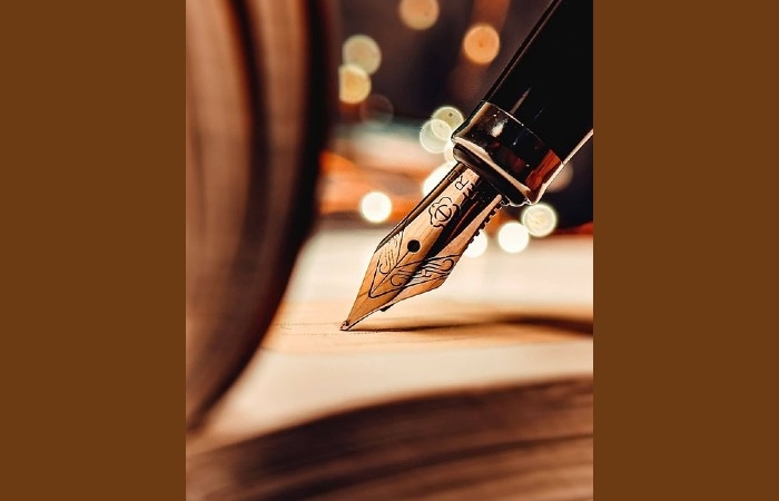 Ασύμμετρες πινελιές - Δώδεκα ποιήματα του Άρη Γεράρδη